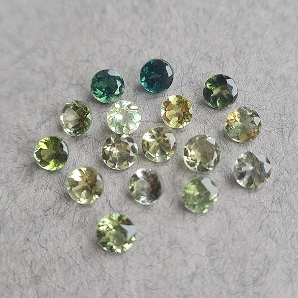 Зеленые турмалины 4.25ct 4мм 16шт