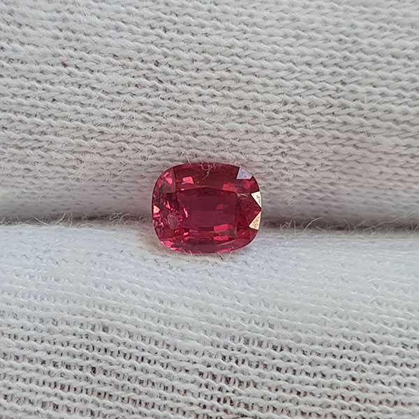 Розовая шпинель 0.60ct