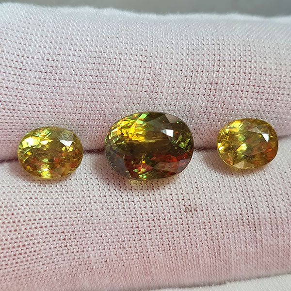 Сфены 10.09ct комплект