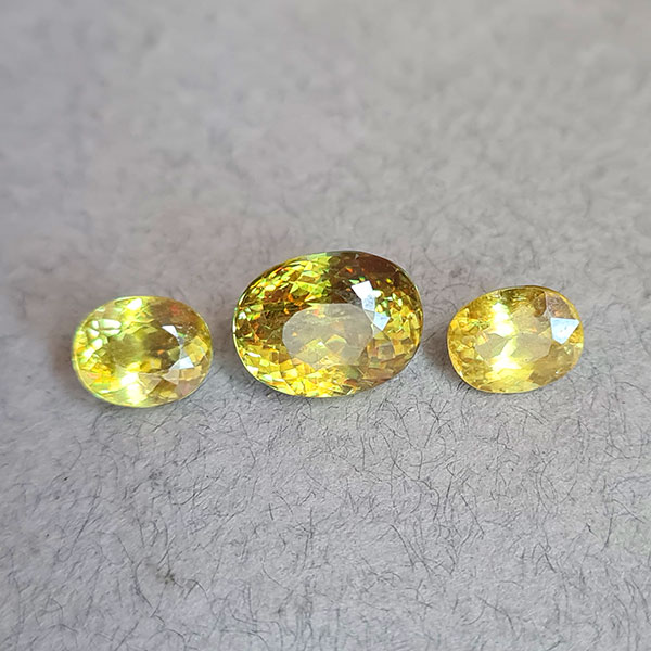 Сфены 10.09ct комплект