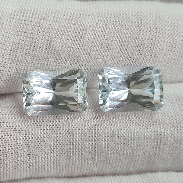 Аква топазы 13.80ct пара