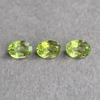 Хризолиты 4.40ct комплект
